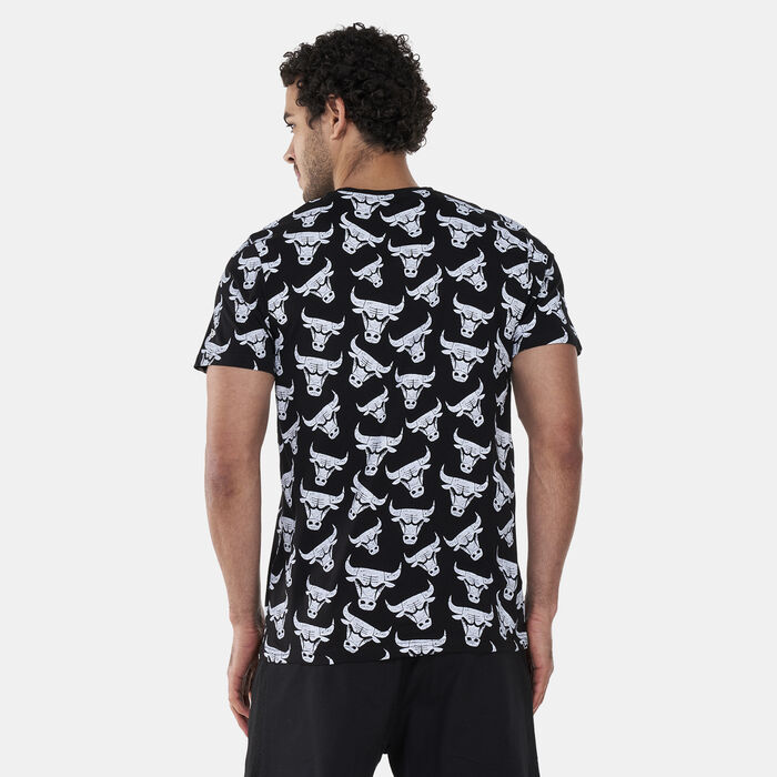 Men's Chicago Bulls All Over Print Distressed T-Shirt Men's Chicago Bulls All Over Print Distressed T-Shirt image number 1