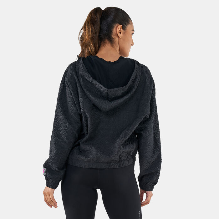 Women's Icon Clash Woven Running Pullover Jacket Women's Icon Clash Woven Running Pullover Jacket image number 1
