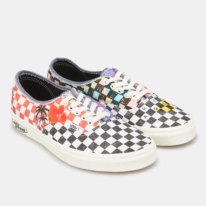 Authentic Unisex Shoe Authentic Unisex Shoe image number 1