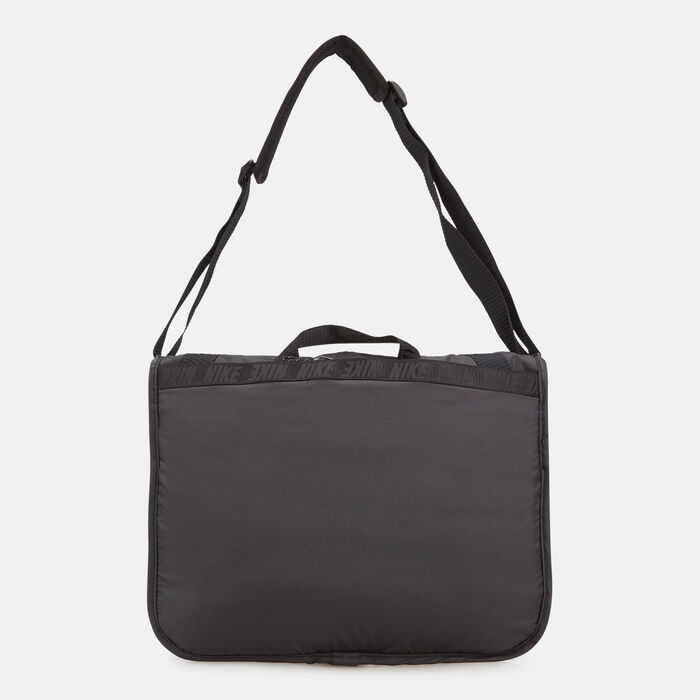 Men's Sportswear Essentials Messenger Bag (17L) Men's Sportswear Essentials Messenger Bag (17L) image number 1