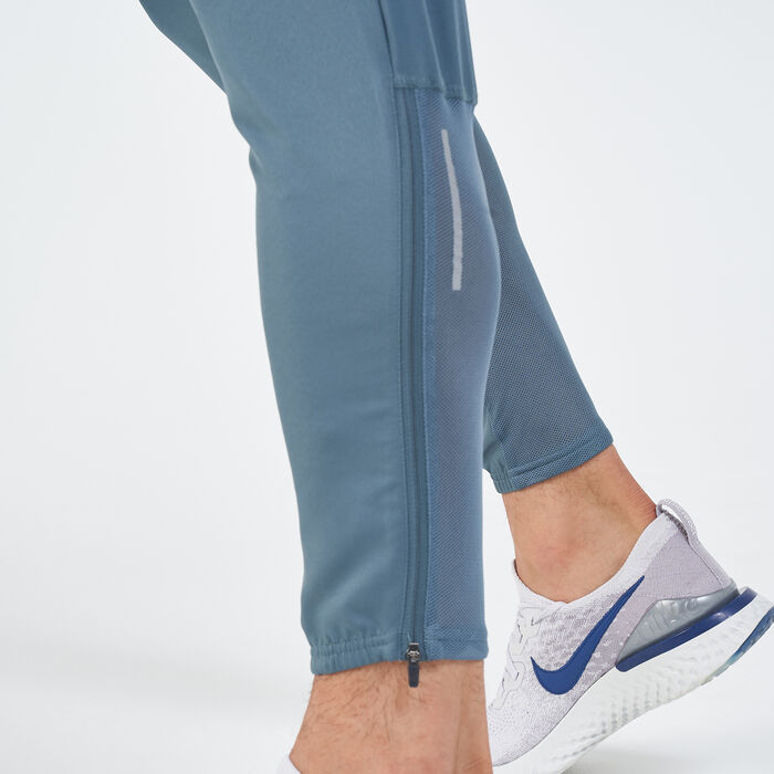 Men's Essential Woven Pants Men's Essential Woven Pants image number 3