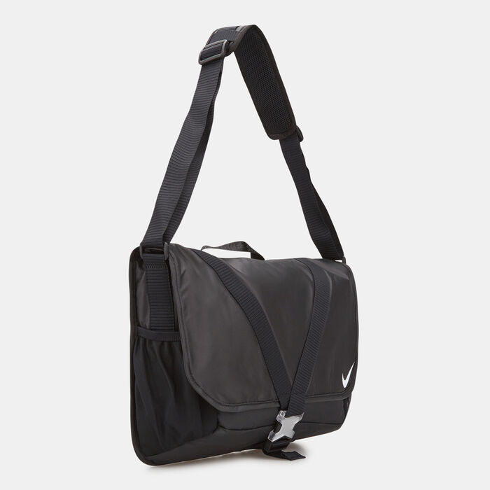 Men's Sportswear Essentials Messenger Bag (17L) Men's Sportswear Essentials Messenger Bag (17L) image number 2