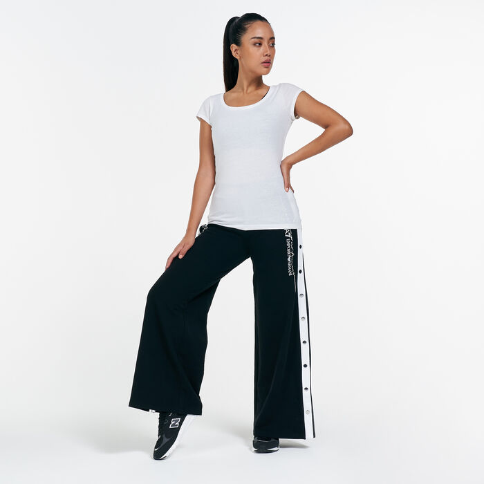 Women's Train Logo Series Sweatpants Women's Train Logo Series Sweatpants image number 2