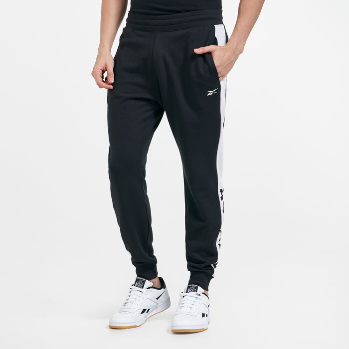 Men's Training Essentials Linear Graphic Sweatpants Men's Training Essentials Linear Graphic Sweatpants image number 0