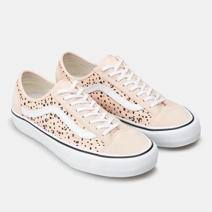 Leila Hurst 36 Decon SF Unisex Shoe Leila Hurst 36 Decon SF Unisex Shoe image number 1