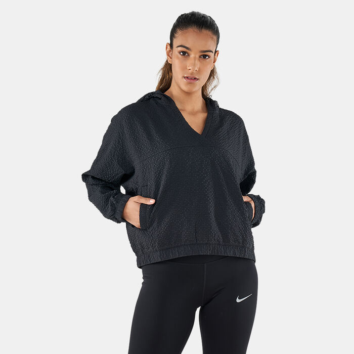 Women's Icon Clash Woven Running Pullover Jacket Women's Icon Clash Woven Running Pullover Jacket image number 0